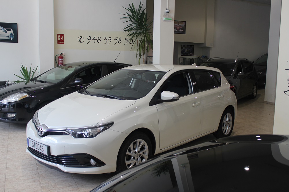 Compra-venta-Vehiculos-ocasión-Navarra-Pamplona-segunda-mano-coches-automóviles-diesel-gasolina-isiegas-auto-compramos-su-Rochapea-toyota-auris-10