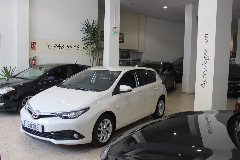 Compra-venta-Vehiculos-ocasión-Navarra-Pamplona-segunda-mano-coches-automóviles-diesel-gasolina-isiegas-auto-compramos-su-Rochapea-toyota-auris-2