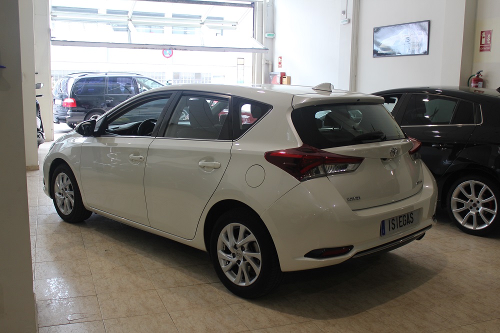 Compra-venta-Vehiculos-ocasión-Navarra-Pamplona-segunda-mano-coches-automóviles-diesel-gasolina-isiegas-auto-compramos-su-Rochapea-toyota-auris-3